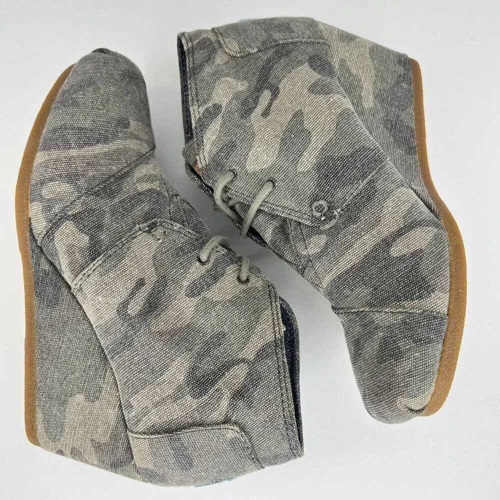 Toms Womens 380513 Camo Washed Desert Canvas Wedge Lace Up Size 5W Bootie